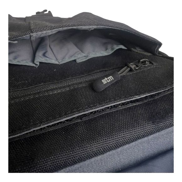 STM Bags Australia Messenger Travel ipad Tablet Book‎ Bag Black with Strap - Picture 6 of 8